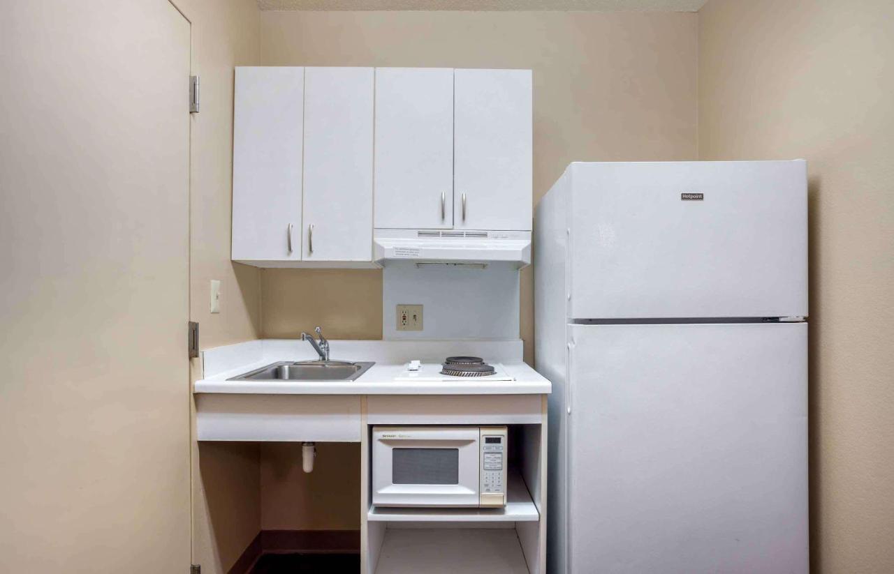Extended America - - Financial Centre Parkway Hotel