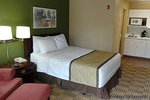 Extended America - - Financial Centre Parkway Hotel